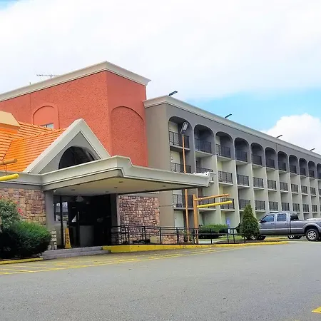 Howard Johnson By Wyndham Clifton Nj